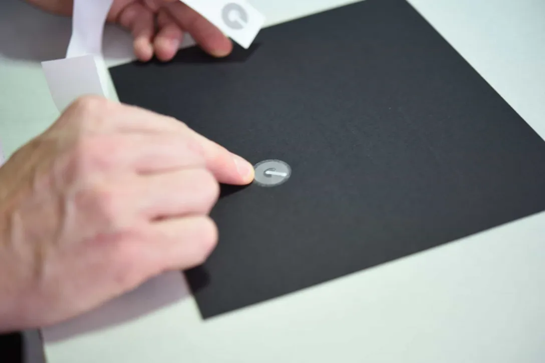 Platzierung, Aufkleben, Buchdruck, crossmediale Kommunikation, Datenspeicher, NFC-Tag