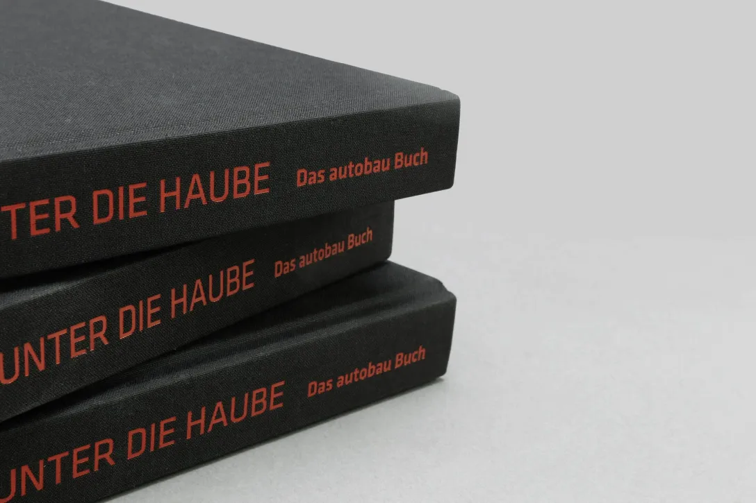 Leinen-Gewebe, Leinen-Einband, Papier, Tiefdruck, schwarz-rot